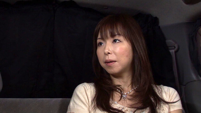 結婚4年目にして旦那とご無沙汰な三十路奥さん！欲求不満がMAXでこちら側のエッチなスキンシップにもノリノリ！今日は気分良く帰ってもらおうと中出ししてあげたら駄目だったみたいでご立腹ー！_関連動画