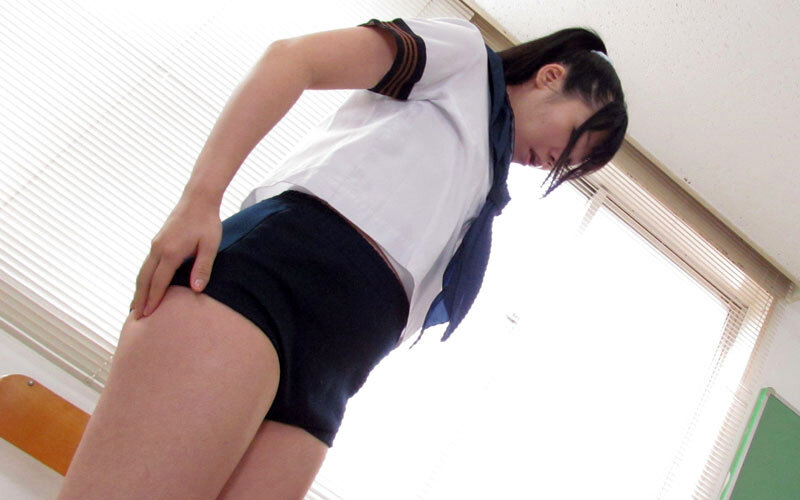 制服美少女 スク水×ブルマ×喰いこみ尻を密着イタズラ羞恥プレイ2枚組_関連動画