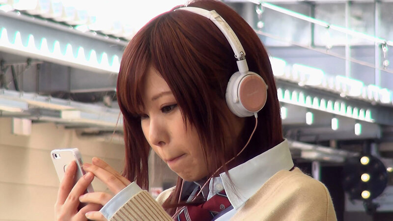 【AI リマスター版】通学時に見かける同じ学校のあの子が部活帰りで疲れたのか、ぐっすり寝込んでいる… あまりにも寝顔が可愛くて見とれていると足の力が緩んだのか？どんどん股が開きパンツが…_関連動画