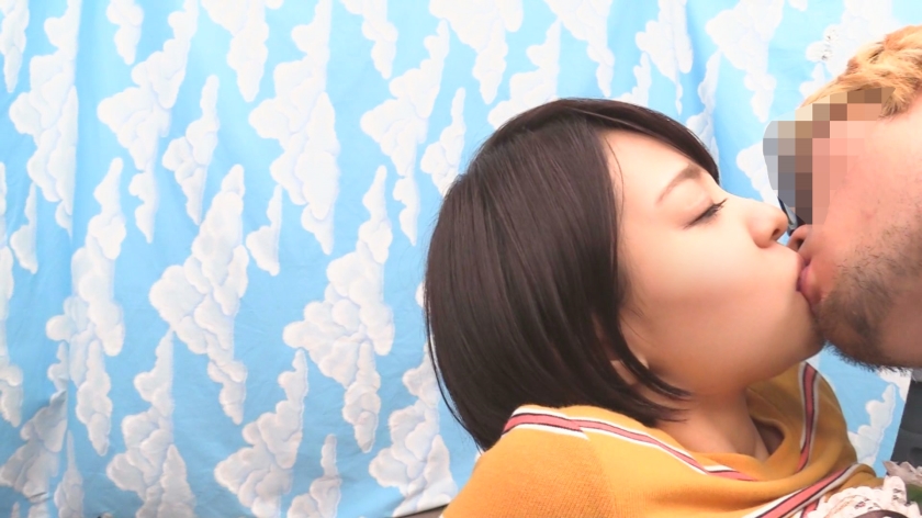 故郷秋田の雪景色を思い浮かべる程の大量発射！！看護師になる夢を叶える為にいざ東京へ。みおちゃん(22)大学生。Welcome to TOKYO！！上京したてで東京に染まってないウブな女の子は隙だらけ！？→新宿駅で発見、「迷子になってます」行きたい所まで送ってあげるからインタビュー→なまはげのモノマネからの荷物チェック→謎のTバック発見！「いざという時の為に買っちゃいました」ちょwどゆことww→感度良すぎて触れるだけでピクピク「いつもこんなに濡れないよ」→シミ1つない綺麗な尻にズッポリ挿入→小さな可愛い声で「イクイクイクっ…」→何回イッたか分からない程の敏感娘→フィニッシュはお腹に雪化粧！！_関連動画