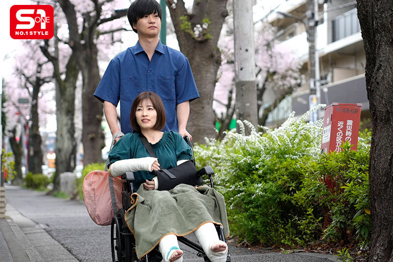 両手両足ケガした人妻が旦那の弟から下心丸出しで介護される話 奥田咲_関連動画