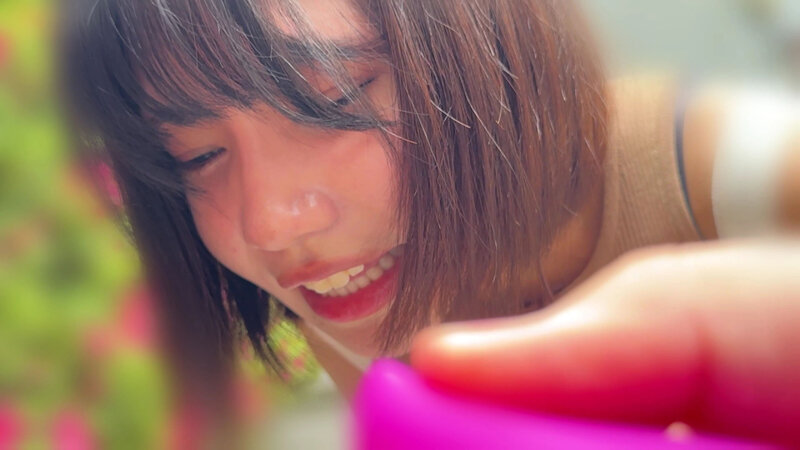 人妻リモバイ羞恥 野外デートでガクブルしながら何度も公然わいせつイキする奥様 梅田みなみ_関連動画