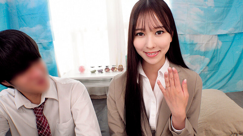 男女の友情は性欲に負ける 女上司 既婚と部下が全身ぬるべちょオイルエステ素股体験 人妻上司とのエチエチオイルマッサージ 意識し合う男女 びちょぬるマ〇コ＆勃起チ〇ポをグチュグチュ擦り合わせる男女はスケベ本能の剥き出しでヌルっとNTR挿入してしまうのか_関連動画