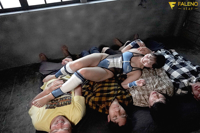 ファンサえぐ過ぎる巨乳地下アイドルの裏営業ノンストップ射精撮影会 山下紗和_関連動画