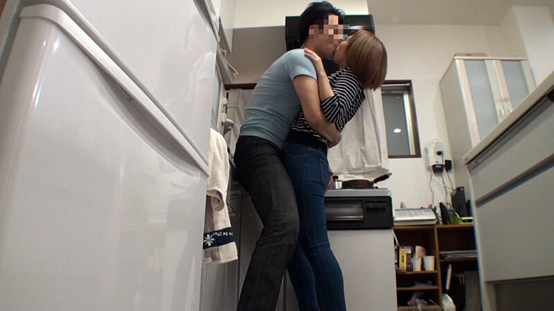 マル秘隠し撮り映像流出！！ 同じマンションのママ友を連れ込んで絶対内緒の不倫SEX 4時間ベストvol.4_関連動画