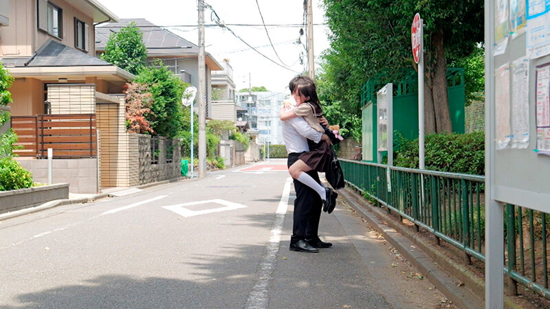 駅弁ピストンから始まった恋心 大人の腕力に抗えず、逃げられない中出しをされてしまった私。あの日を忘れることが出来ず、今では一体化してしまいそうな抱きつき交尾をしています。 日向由奈_関連動画