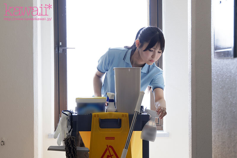 国内で最も可愛く最も全体スタイルが良いビル清掃員がAVデビュー！？クビレ54cm美巨乳 小泉楓さん（20） アダルト出演_関連動画