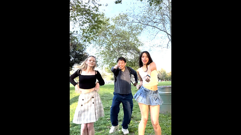 ロスでナンパした美女インフルエンサー二人組がガチエロで生ハメコラボ実現！？パリス（27）＆ラックス（24）_関連動画