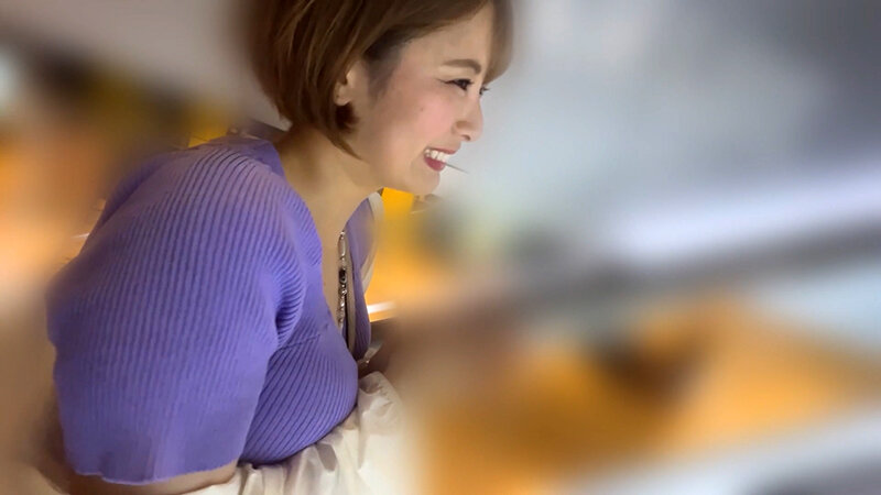街角で声をかけてパンツの染みを見せてもらう アパレル店員 さつきちゃん_関連動画
