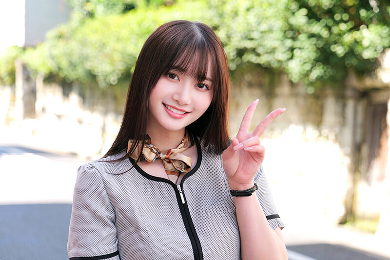 街で働くかわいい女の子をガチナンパ＆その場でガチ本番交渉！真面目そうに見える制服系お姉さん！なんか普通に仕事してます感出てますがエロオーラ全開のムンムンビームの方が溢れ出てますよ！_関連動画