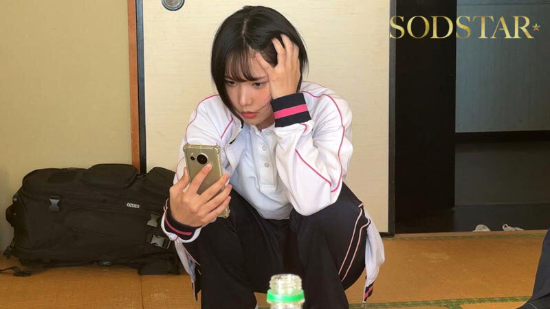 えwww修学旅行中、ボーイッシュな新人担任教師に憑依したったww 実は超敏感ムッツリ体質だった事が発覚www 俺（先生）のカラダを使って消灯後男子連中とエロいことしまくった大絶頂おふざけ記録。 柴崎はる_関連動画