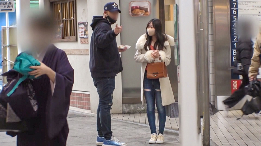 マジ軟派、初撮。 1916 吉祥寺でナンパしたJDは裏垢にエロい自撮りを載せるスケベ趣味の持ち主だった！軽いノリで始まるSEX！色白でキレイな体！しかしパンツ脱がすと剛毛マ●コ！手マンで潮吹き、膣奥ぐりぐりピストンで痙攣中イキ！！_関連動画