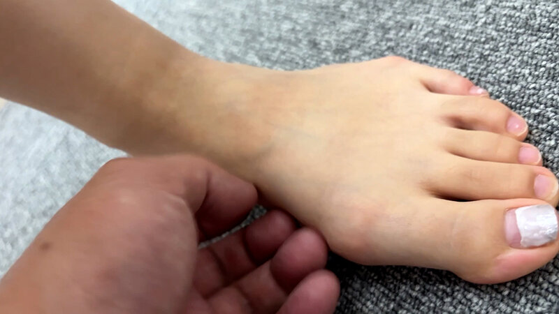 街角で声をかけてくすぐりさせてもらう ファミレスウェイター ありすちゃん_関連動画