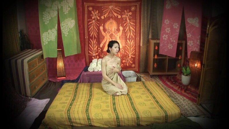 本日は奥様たちに未体験のタイ式マッサージを提供いたします_関連動画