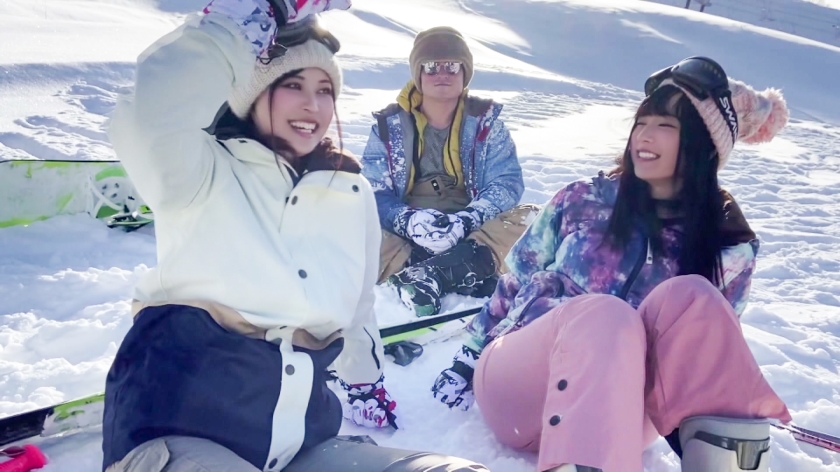 ゲレンデでナンパしたJDは性欲MAXの絶倫セックスモンスター！アへ顔を晒しながら絶叫アクメでイキまくるドスケベ娘の中出しま〇こをデカマラで追撃！！_関連動画