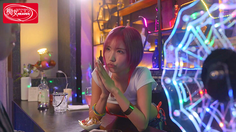 乳首ビンッビンッで痴女ってくるガルバギャルのドスケベ接客 担任教師にバレて口止めアフター中出し不倫 春陽モカ_関連動画