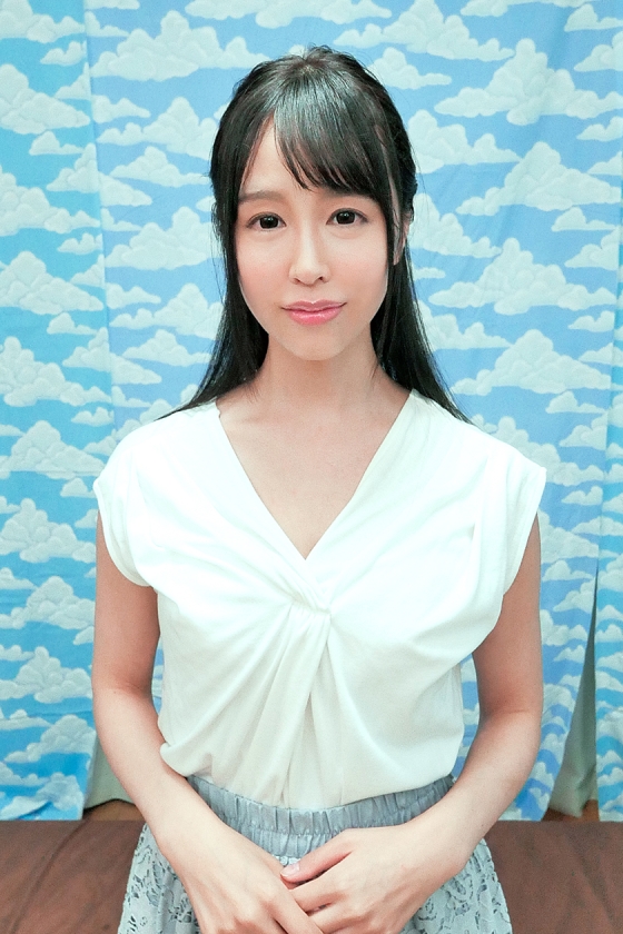 素人ナンパ 普段は受け身で包容力がある巨乳お姉さんが優しくリードする痴女プレイに挑戦！初めての乳首責め！初めての童貞筆おろし！ 宝生リリー_関連動画