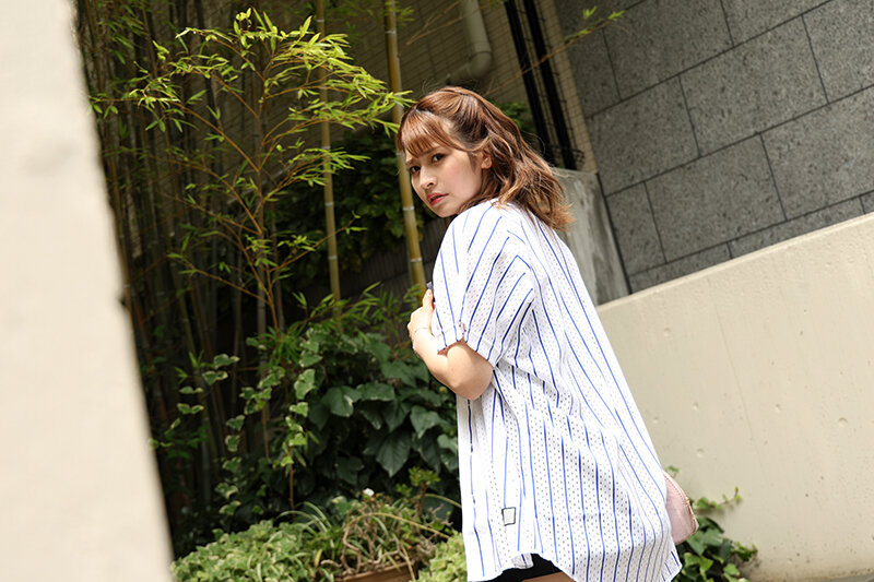 【VR】超リアル 尾行視点 球場で見かけた20代の笑顔が可愛い野球女子の家まで尾行して●す極悪レ〇プVR_関連動画