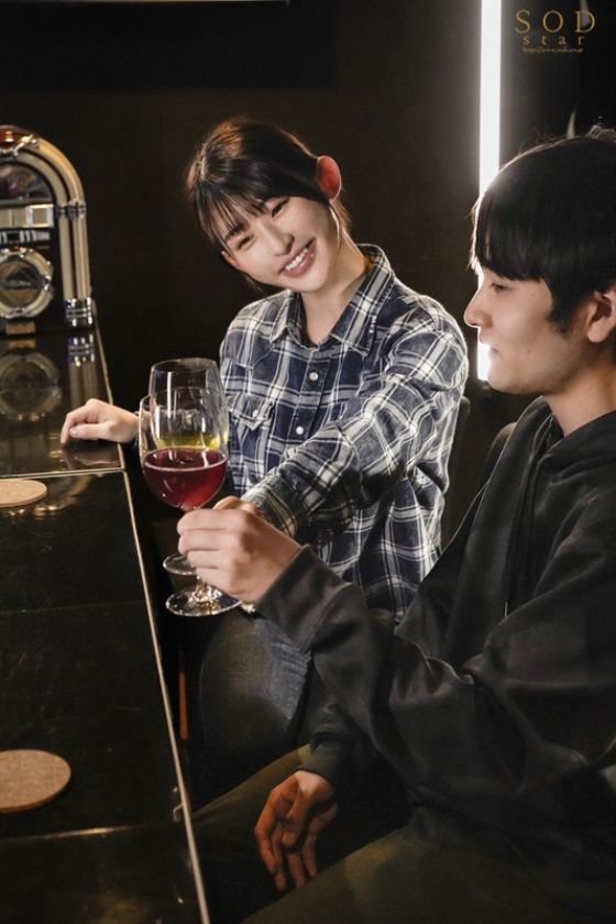 隠れエロボディの牛丼チェーン店で働くパート主婦が学生バイトと避妊具なしでネチョベロ不倫中出し 宮島めい_関連動画