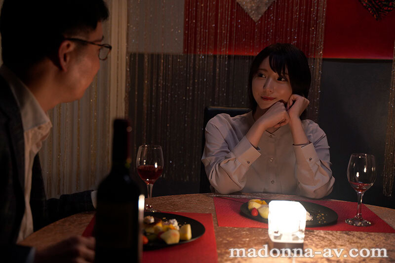 背徳の寝取らせシアタールーム 低俗男たちの醜い肉棒で汚された貞淑妻ー。 新妻ゆうか_関連動画