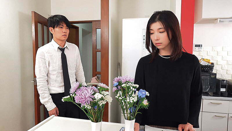 夫の初七日に義理の息子と友人の夜●いを受け、遺影の前でメス堕ちする義母 加藤ツバキ_関連動画