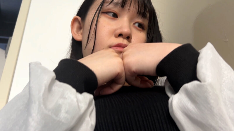 街角で声をかけてパンツの染みを見せてもらう 図書館勤務 ゆめなちゃん_関連動画