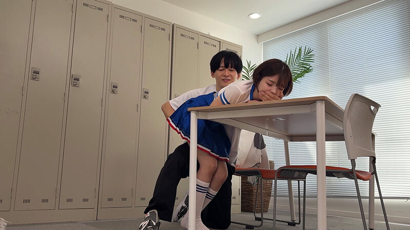 部活終わりの青春カップルが2人きりで隠れてコソコソ楽しそうに即ハメSEX。一部始終を隠し撮りした定点映像5名流出_関連動画