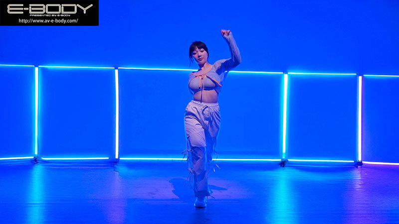 「やわ肉×筋肉」まさかの融合！実は全国クラスのダンサー 食べ盛り愛嬌ボディ女子大生は踊るたびにH乳が揺れ飛ぶAVデビュー 山本ことね_関連動画