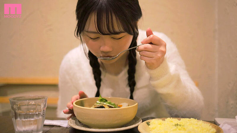 全国各地の可愛い素人を地元で撮影＆販売する 産地直送AVドキュメント ＃いつもニコニコ ＃幼い顔立ち ＃色白美肌 ＃おおらかな性格 前から夢だったAV男優さんとのエッチで人生で一番イッて潮も沢山吹いちゃった どさんこ可愛い女子大生AVデビュー 小日向める_関連動画