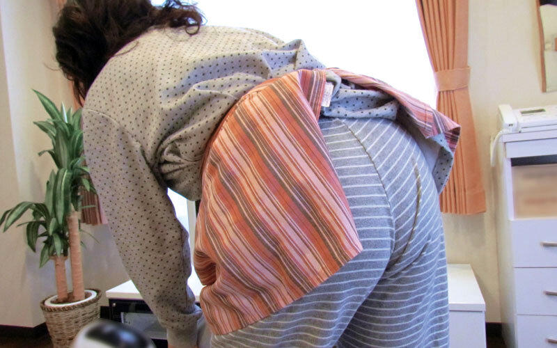寝取られ妻隠し撮り投稿 愛する妻が他人男の勃起チ○ポを咥えてヤラれてしまう！？5家族2枚組_関連動画