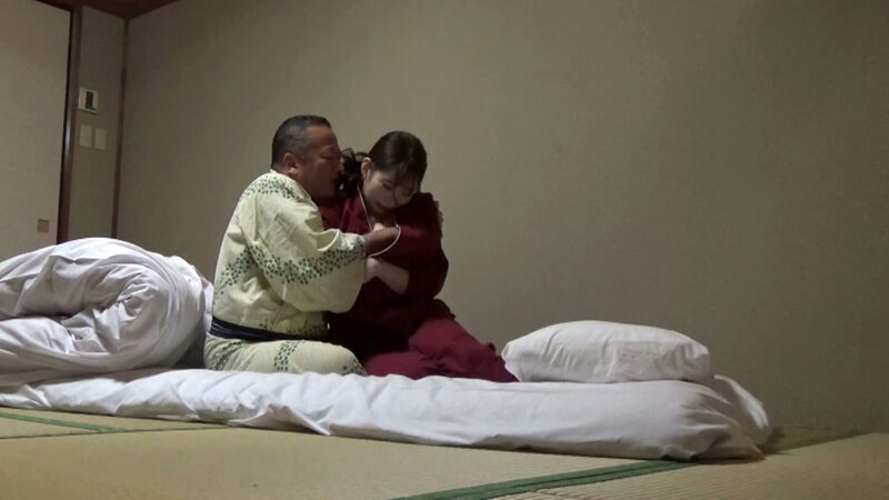 美人と評判の仲居さんがいる旅館に行って仲居さんを強引に口説いてハメ倒した盗撮映像22_関連動画
