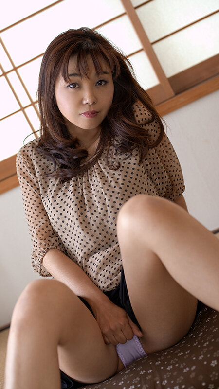 「私だってオンナなんです…」 薄幸人妻 恵まれる事無く歩んだ人生… 初めての浮気SEXで味わう淡い幸福＆無上の快感 初撮り熟女 淫乱開花 中出し昇天36人8時間_関連動画