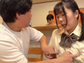 バレたらヤバい状況で敏感乳首をイジられお漏らし絶頂してしまう女子●生たち_関連動画
